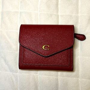 COACH Crossgrain Leather Wyn Small Wallet